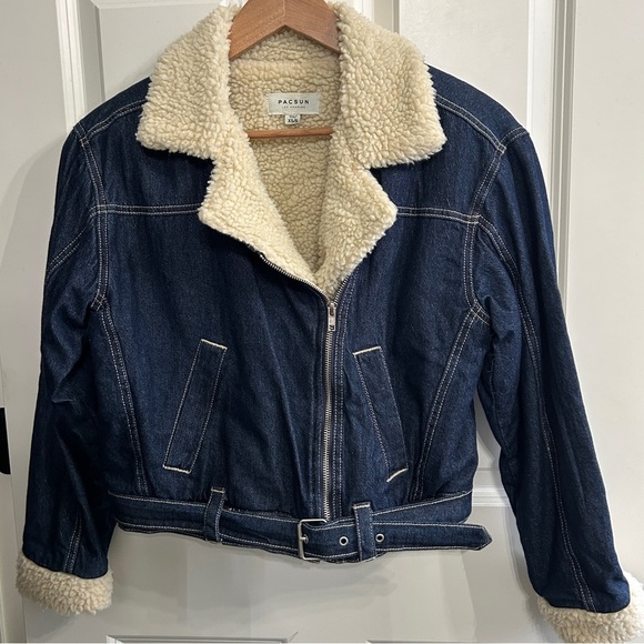 PacSun Jackets & Blazers - EUC Like New PacSun XS/S denim jacket with Sherpa lining and collar. Dark rinse.